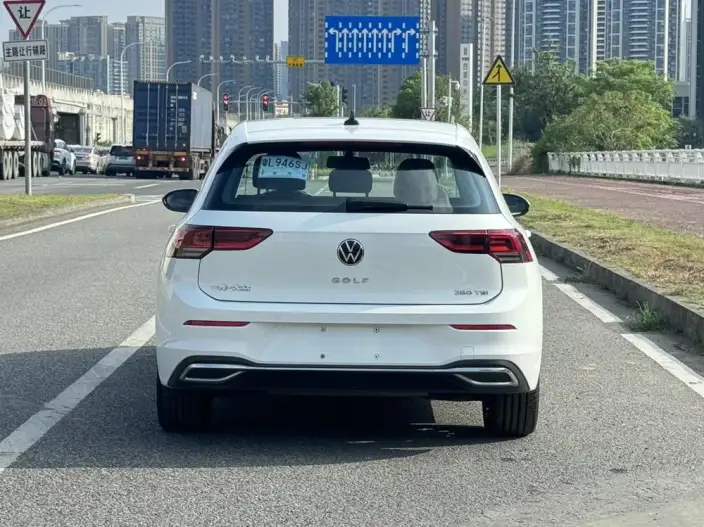 Volkswagen Golf 2023 Model 280TSI DSG Pro – фото 6