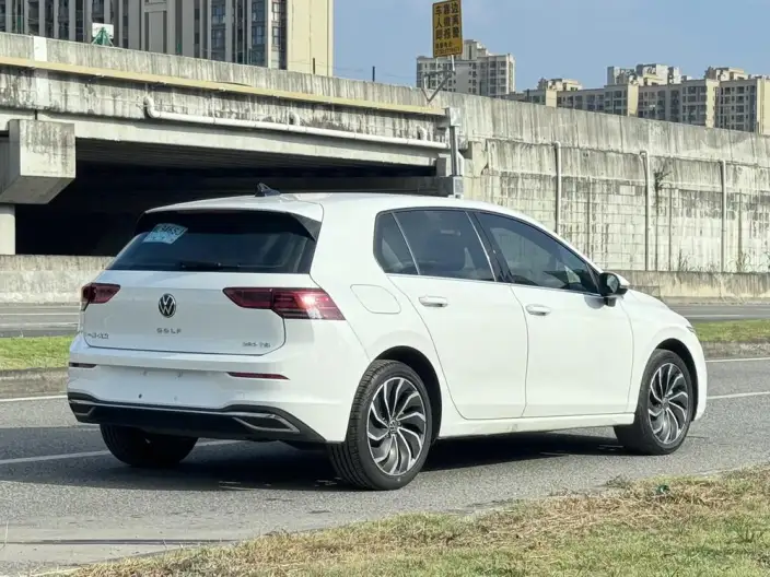 Volkswagen Golf 2023 Model 280TSI DSG Pro – фото 7