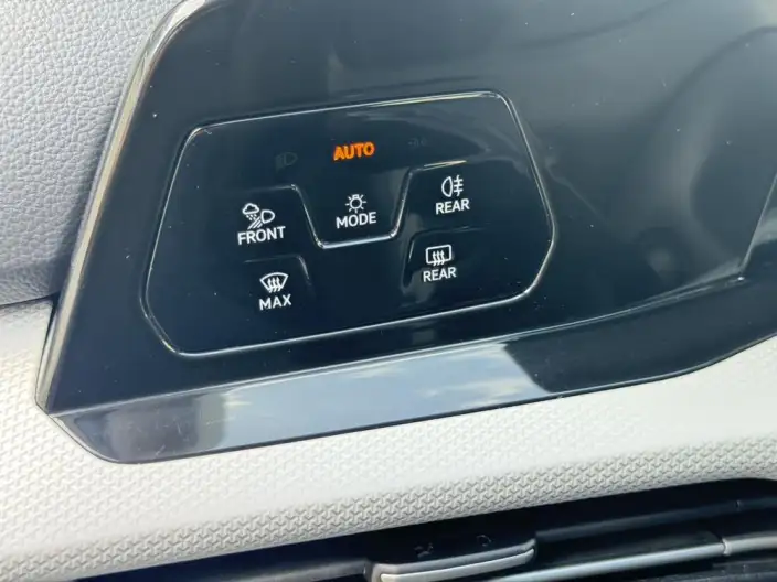 Volkswagen Golf 2023 Model 280TSI DSG Pro – фото 8