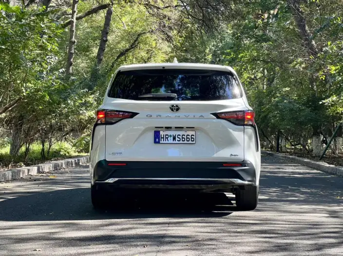 Granvia 2024 Model Intelligent Hybrid 2.5L 2WD Comfort Edition – фото 6