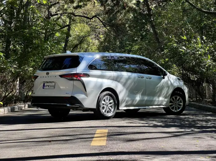 Granvia 2024 Model Intelligent Hybrid 2.5L 2WD Comfort Edition – фото 7