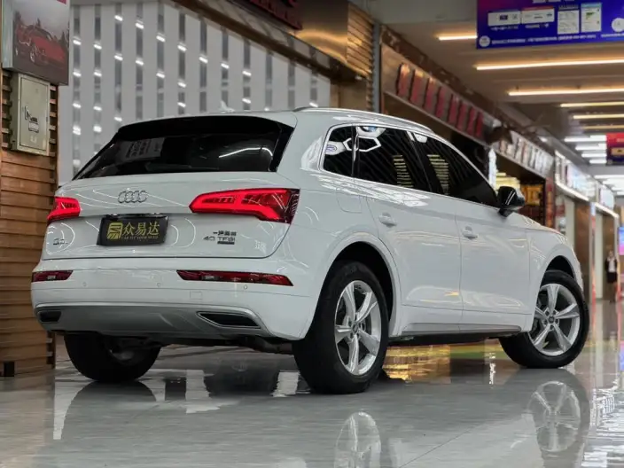 Audi Q5L 2020 Model Facelift 40 TFSI Rong Xiang Enterprising Model – фото 6