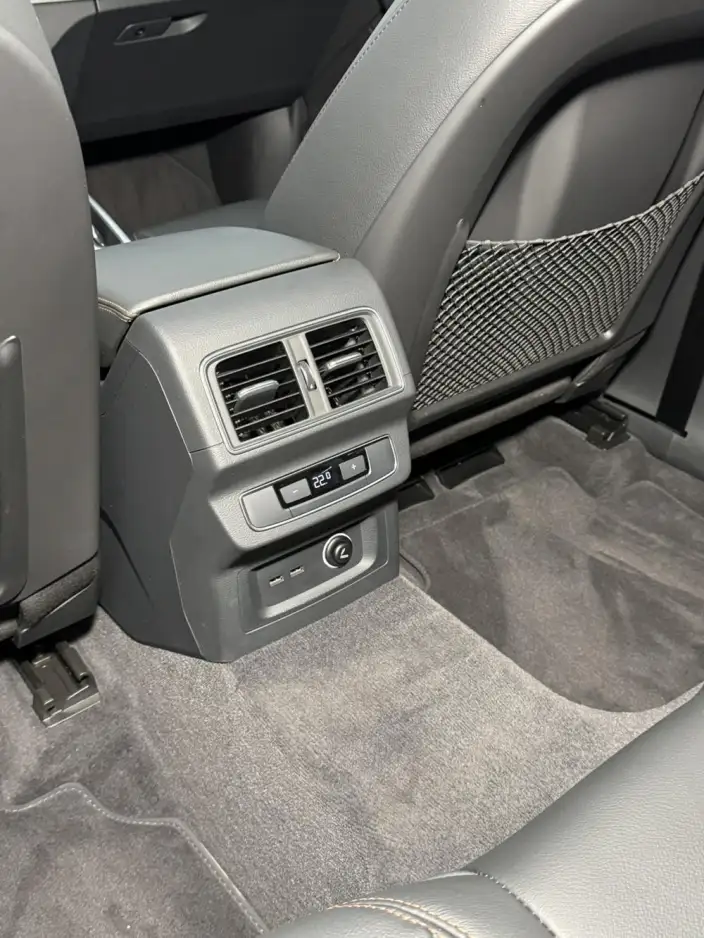 Audi Q5L 2020 Model Facelift 40 TFSI Rong Xiang Enterprising Model – фото 9
