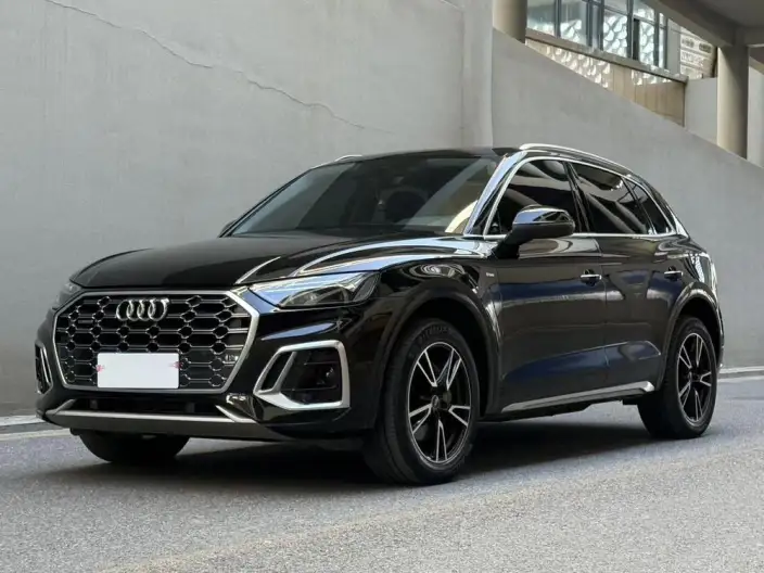 Audi Q5L 2021 Model 40 TFSI Fashion Dynamic Model – фото 1