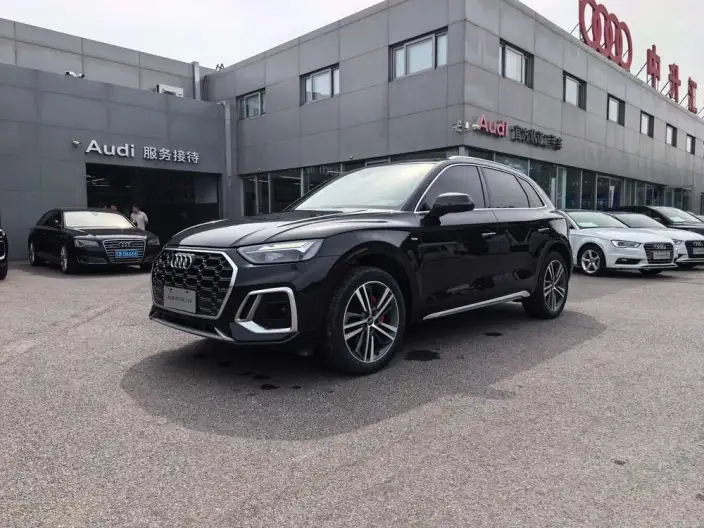 Audi Q5L 2022 Model 40T Luxury Dynamic Model – фото 1