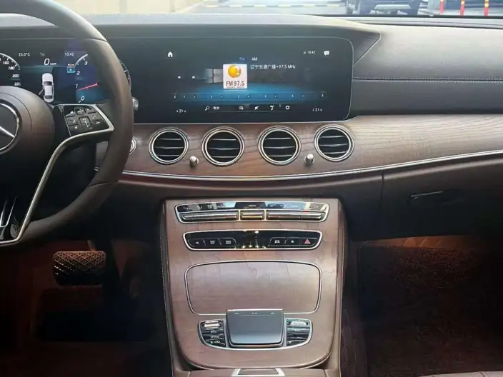 Mercedes-Benz E-Class 2023 Model E 260 L 4MATIC sedan – фото 8