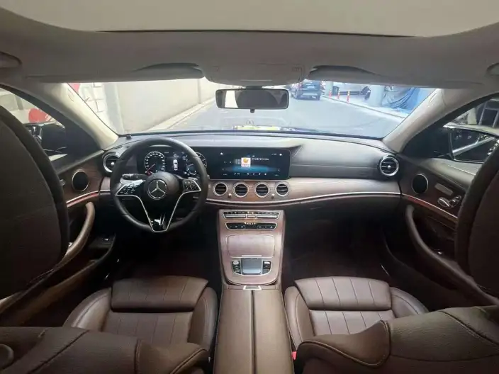 Mercedes-Benz E-Class 2023 Model E 260 L 4MATIC sedan – фото 9