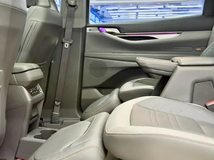 Ford Edge 2023 Model Ford Edge L 2.0T EcoBoost E Hybrid 4WD VII seat Supreme Model – фото 9