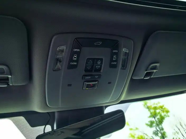 Granvia 2024 Model Intelligent Hybrid 2.5L 2WD Noble PLUS Edition – фото 10