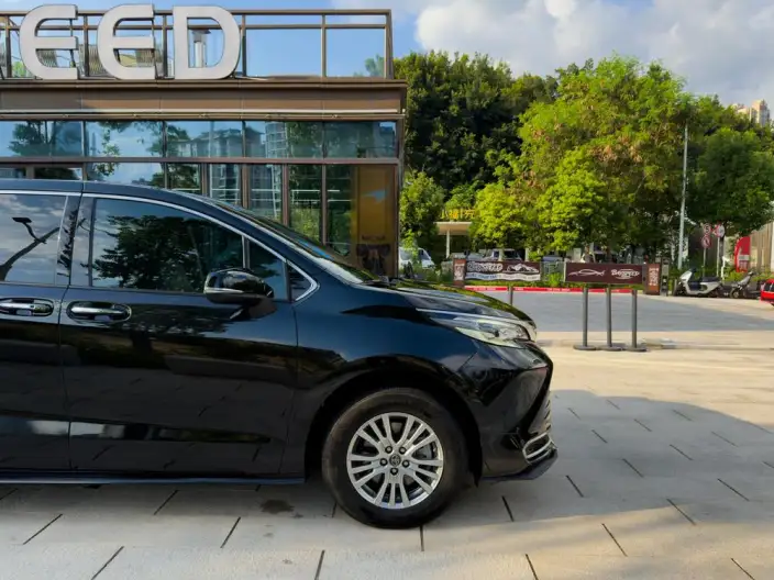 Toyota Sienna 2021 Model 2.5L Hybrid Deluxe Edition – фото 7