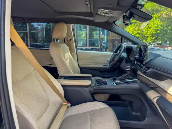 Toyota Sienna 2021 Model 2.5L Hybrid Deluxe Edition – фото 9