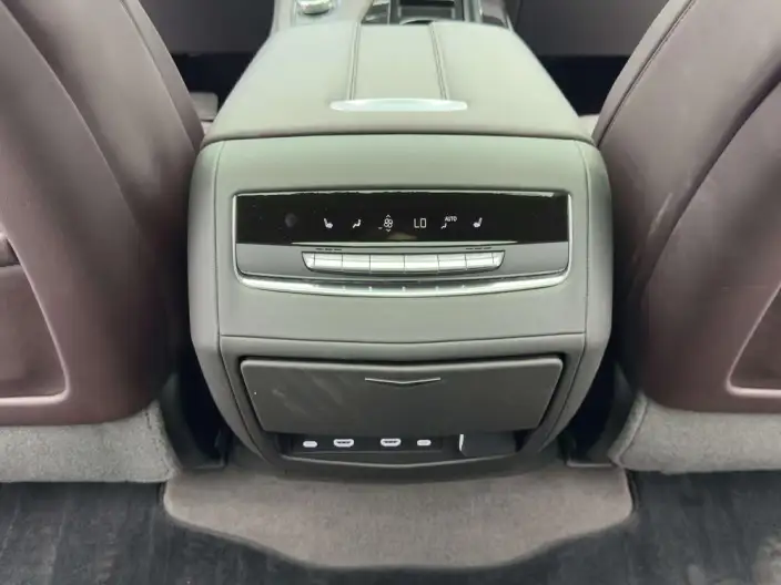 Escalade 2023 Model 6.2L Automatic 4WD 7 seat Parallel Imported – фото 10