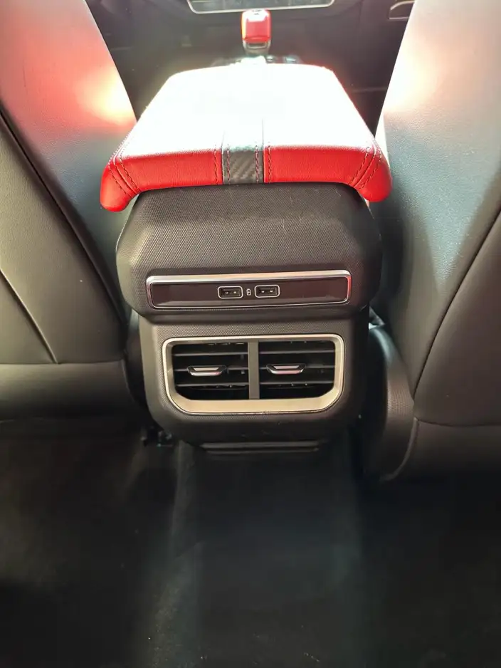 Greely Icon 2020 Model 1.5TD DCT i9 BSG – фото 8