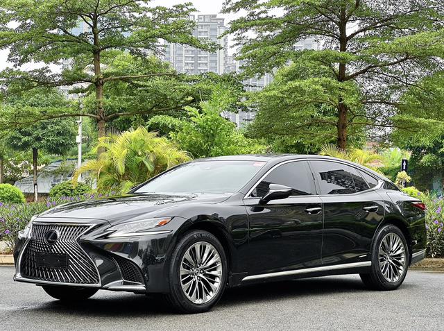 Lexus LS Модель 2018 года 500h Executive Edition Country VI