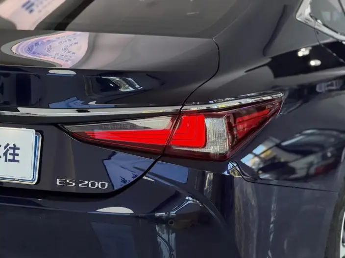 Lexus ES 2022 Model 200 Superior Edition – фото 6