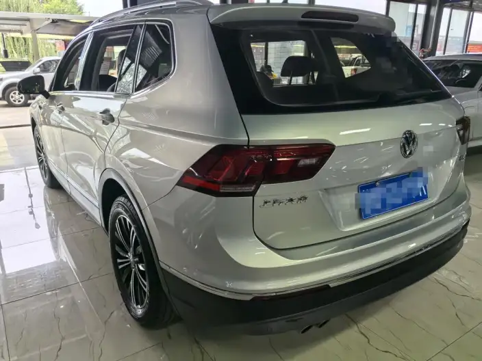 Volkswagen Tiguan L 2020 Model 330TSI Automatic 2WD Panorama Comfort Edition China VI – фото 4