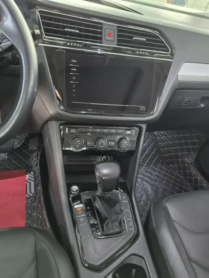 Volkswagen Tiguan L 2020 Model 330TSI Automatic 2WD Panorama Comfort Edition China VI – фото 9