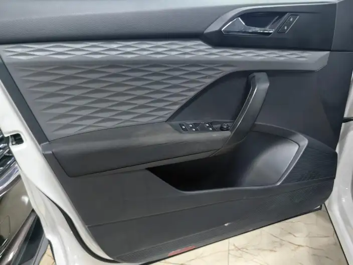 Volkswagen Tharu 2022 Model 280TSI 2WD Fashion edition – фото 7