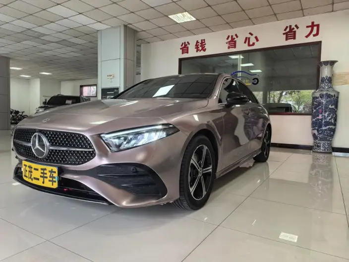 Mercedes-Benz A-class 2025 Model A 200 L Fashion Edition – фото 1