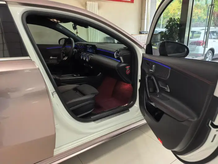 Mercedes-Benz A-class 2025 Model A 200 L Fashion Edition – фото 10