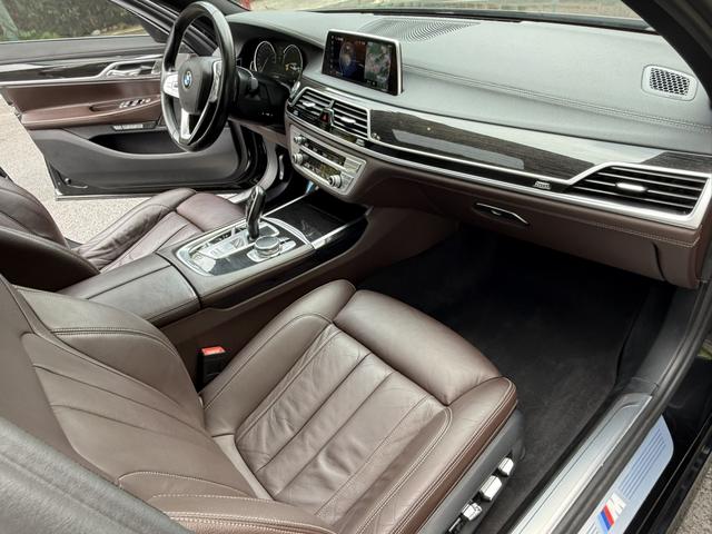 BMW 7 Series Модель 2018 года 730Li Leading M Sports Set – фото 8