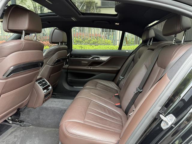 BMW 7 Series Модель 2018 года 730Li Leading M Sports Set – фото 9