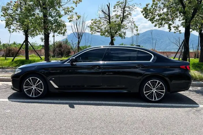 BMW 5 Series 2022 Model 530Li Executive Model M Sports Set – фото 3