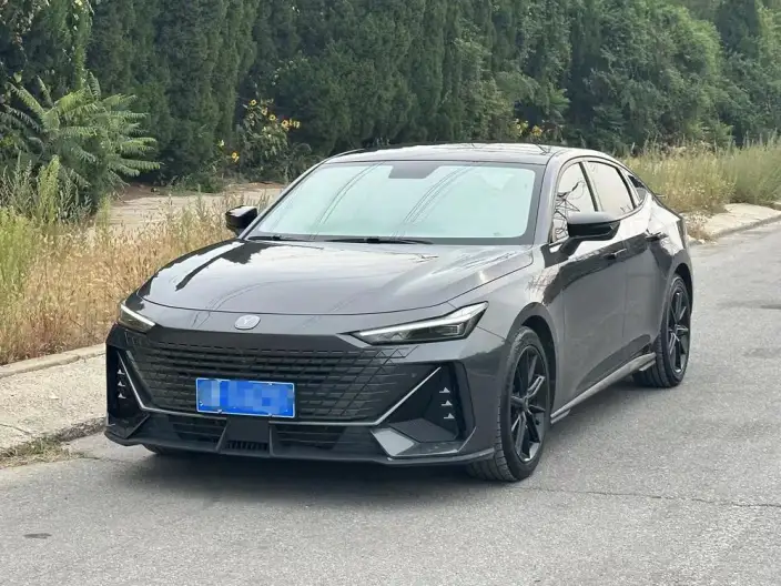 Changan UNI-V 2022 Model 1.5T Noble Model – фото 1