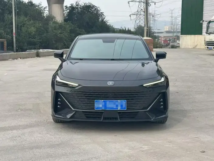 Changan UNI-V 2022 Model 1.5T Noble Model – фото 2