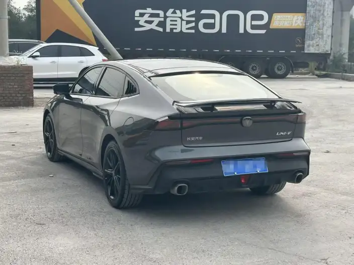 Changan UNI-V 2022 Model 1.5T Noble Model – фото 4