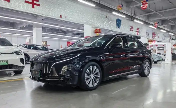 Hongqi E-QM5 2023 Model Facelift 620KM PLUS Edition – фото 1