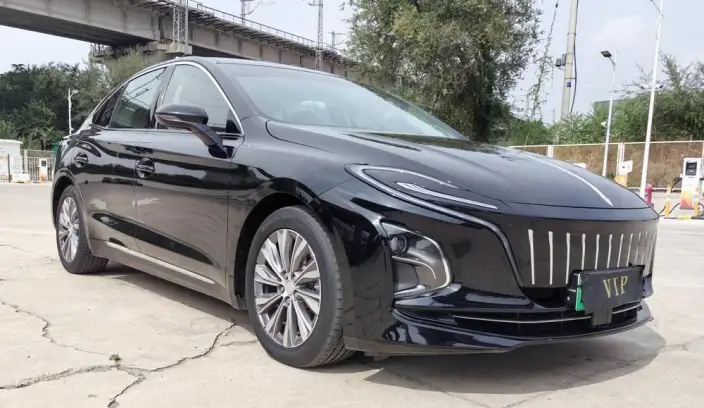 Hongqi E-QM5 2023 Model Facelift 620KM PLUS Edition – фото 3