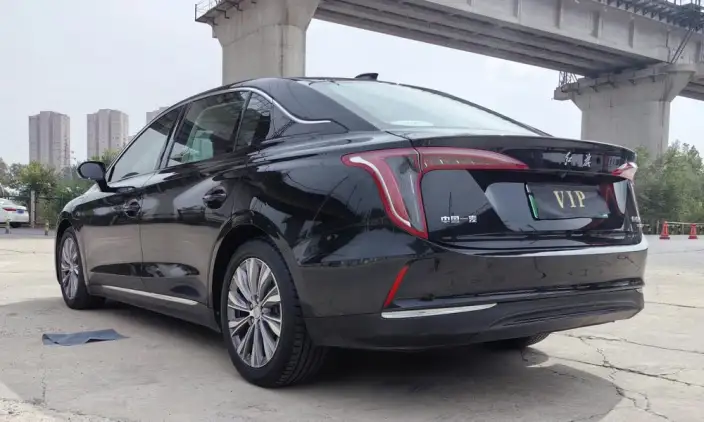 Hongqi E-QM5 2023 Model Facelift 620KM PLUS Edition – фото 4