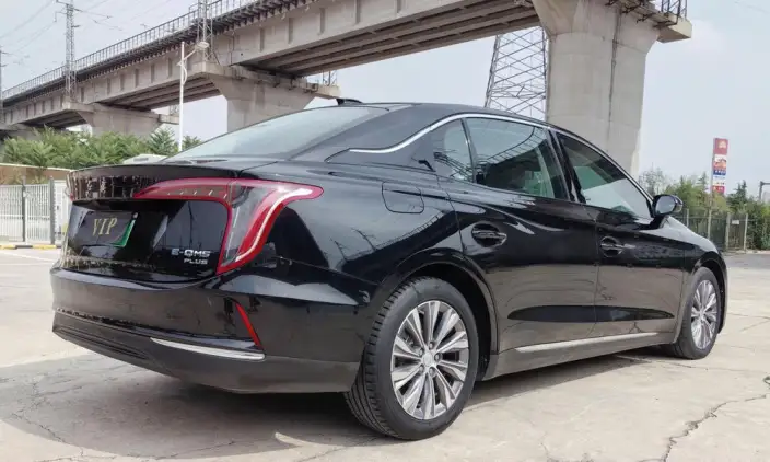 Hongqi E-QM5 2023 Model Facelift 620KM PLUS Edition – фото 6