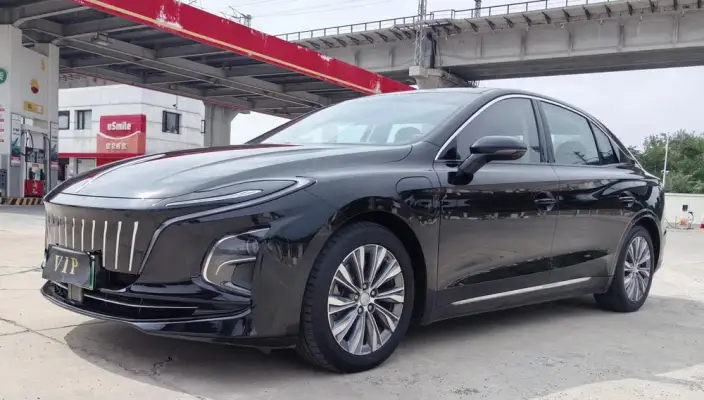Hongqi E-QM5 2023 Model Facelift 620KM PLUS Edition – фото 7