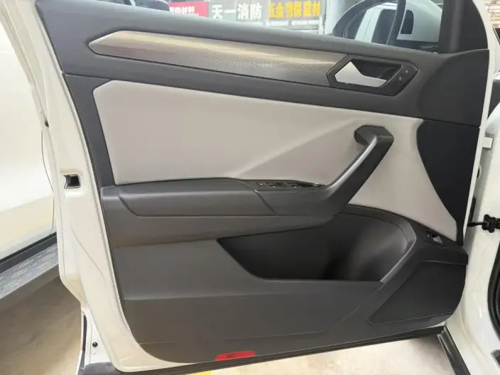 Volkswagen T-Roc 2023 Model 300TSI DSG Starlight Edition – фото 9