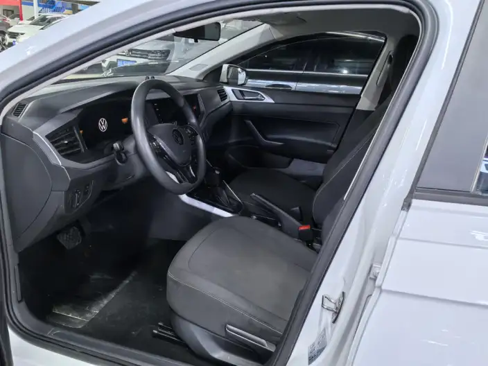 Polo 2023 Model Facelift Plus 1.5L Automatic Indulge in Music Letterpress – фото 8