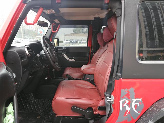 Jeep Wrangler 2011 модификация 3.8L Rubicon лян door Edition – фото 12