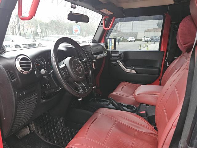Jeep Wrangler 2011 модификация 3.8L Rubicon лян door Edition – фото 13