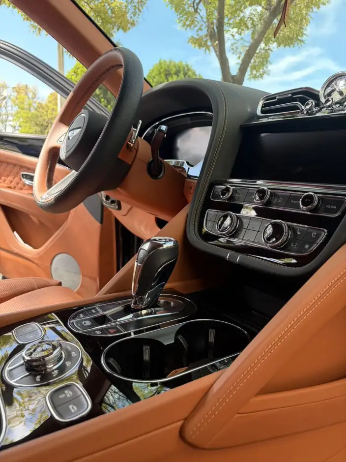 Bentayga 2022 Model 4.0T V8 S – фото 8