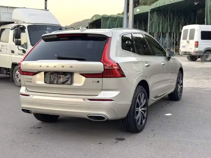 Volvo XC60 2021 Model T5 4WD Smart Range Deluxe Edition – фото 4
