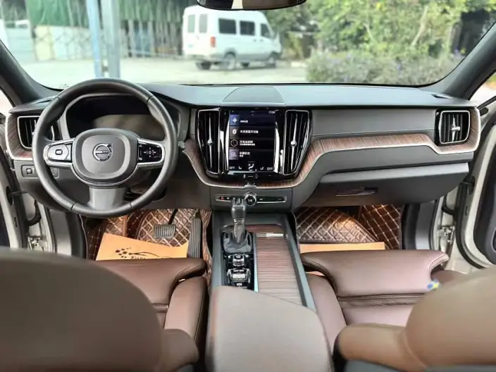 Volvo XC60 2021 Model T5 4WD Smart Range Deluxe Edition – фото 5