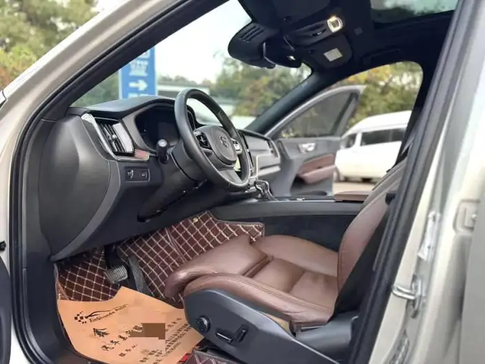 Volvo XC60 2021 Model T5 4WD Smart Range Deluxe Edition – фото 6