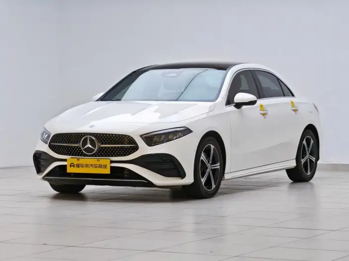 Mercedes-Benz A-class 2024 Model A 200 L Fashion Edition – фото 1