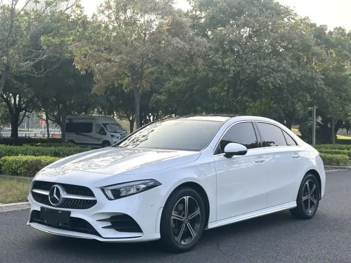Mercedes-Benz A-class 2022 Model Facelift II A 200 L Sports sedan Fashion Edition – фото 1