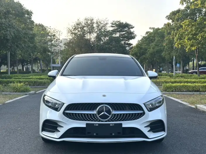 Mercedes-Benz A-class 2022 Model Facelift II A 200 L Sports sedan Fashion Edition – фото 2