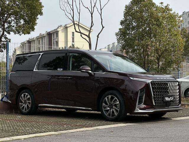 Maxus G90 2023 2.0T Star Seven Passenger Edition