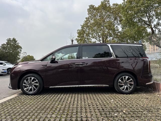 Maxus G90 2023 2.0T Star Seven Passenger Edition