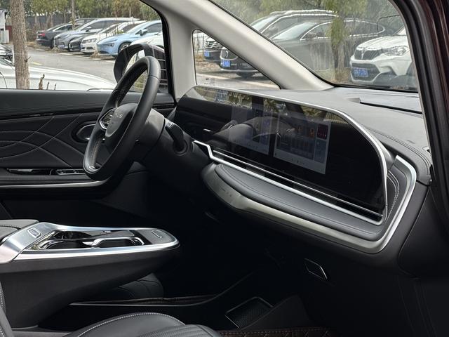Maxus G90 2023 2.0T Star Seven Passenger Edition – фото 12