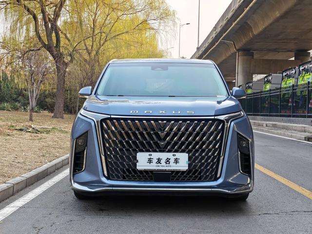 Maxus G90 2022 2.0T Star River 6-Passenger Edition